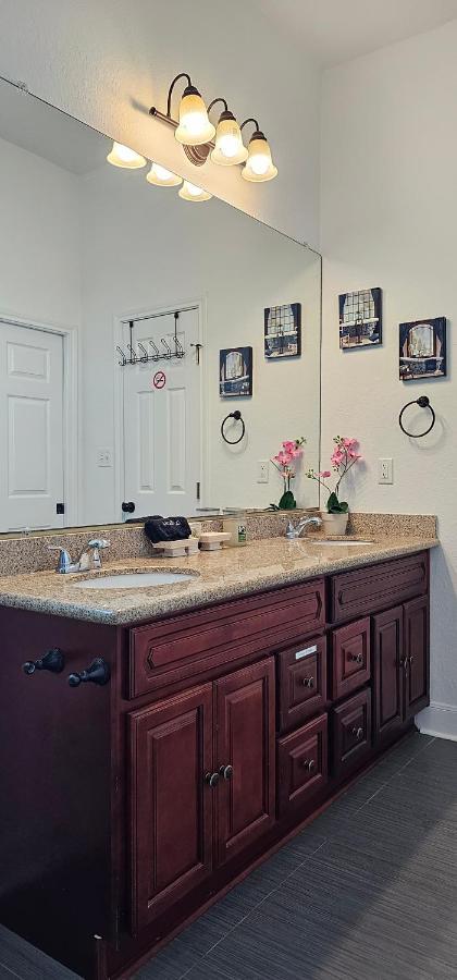 Private Beach -- Away From The Crowds - Ocean Views -Short Drive To Moody Gardens, Schlitter Bahn, Pleasure Pier Galveston Eksteriør bilde